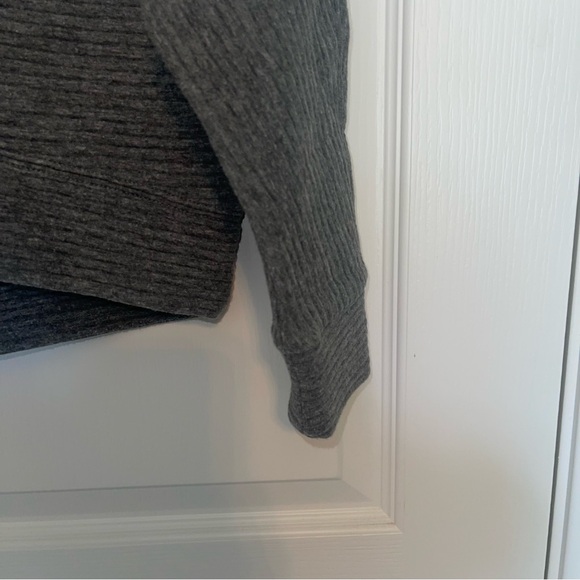 Zella Gray Ribbed Knit Funnel Neck Sweater – Size Small (7/8) EUC - Picture 7 of 8